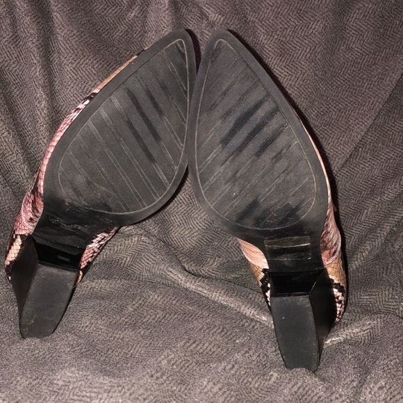 Qupid pink snakeskin booties 7.5 - Picture 5 of 7